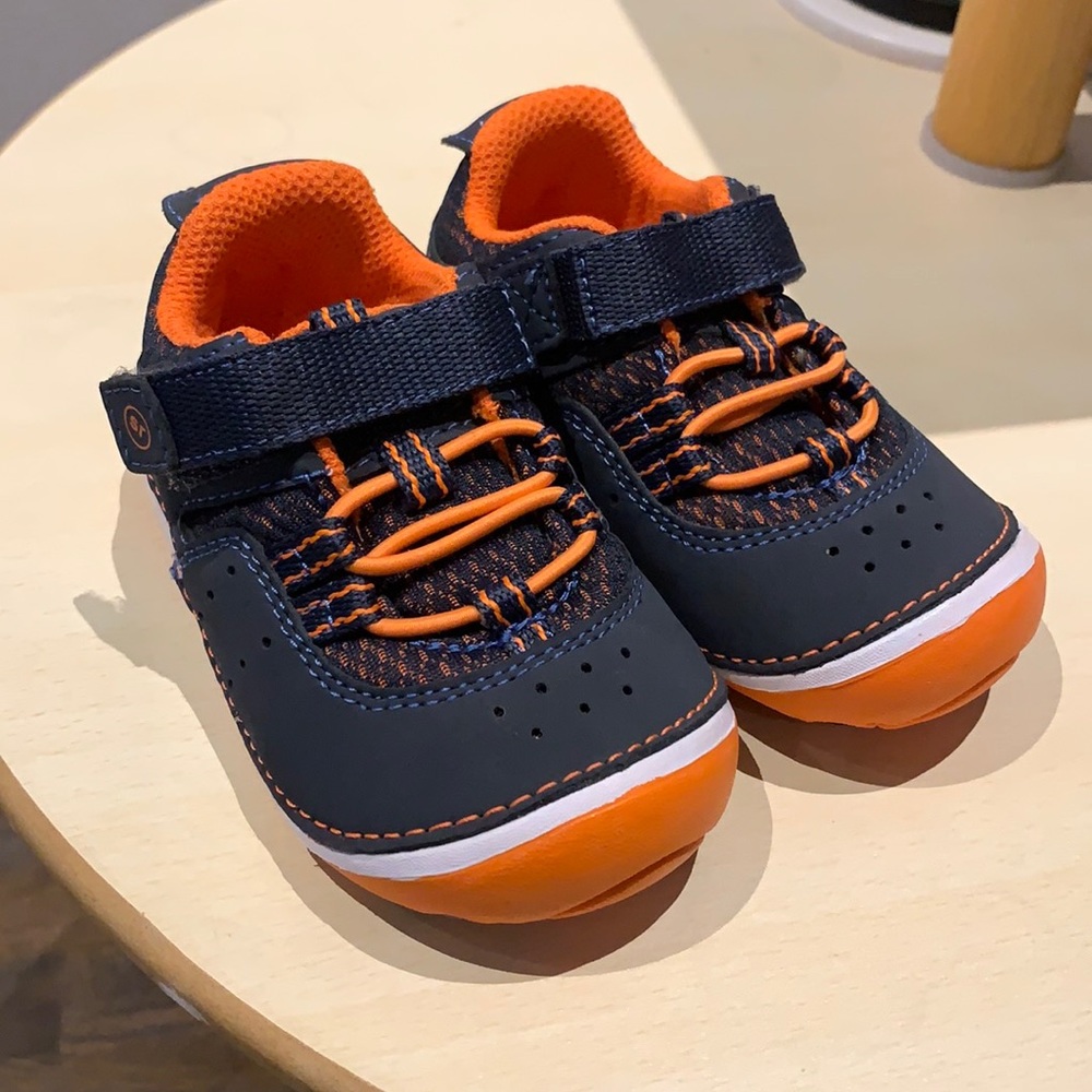 Like new no tie Stride Rite Toddler size 5 shoes